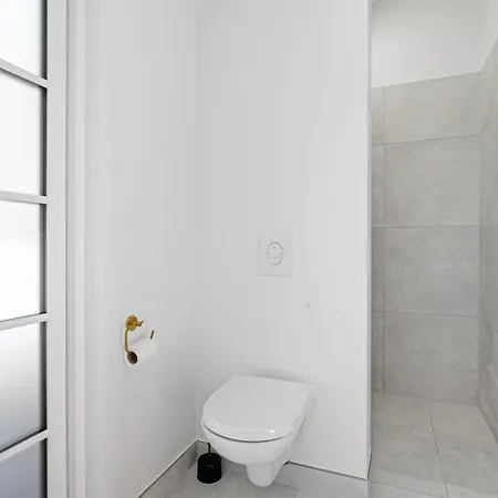 Karmen - 100m From The Sea By Interhome